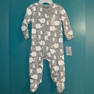 Charming Gray and White Elephant Footie